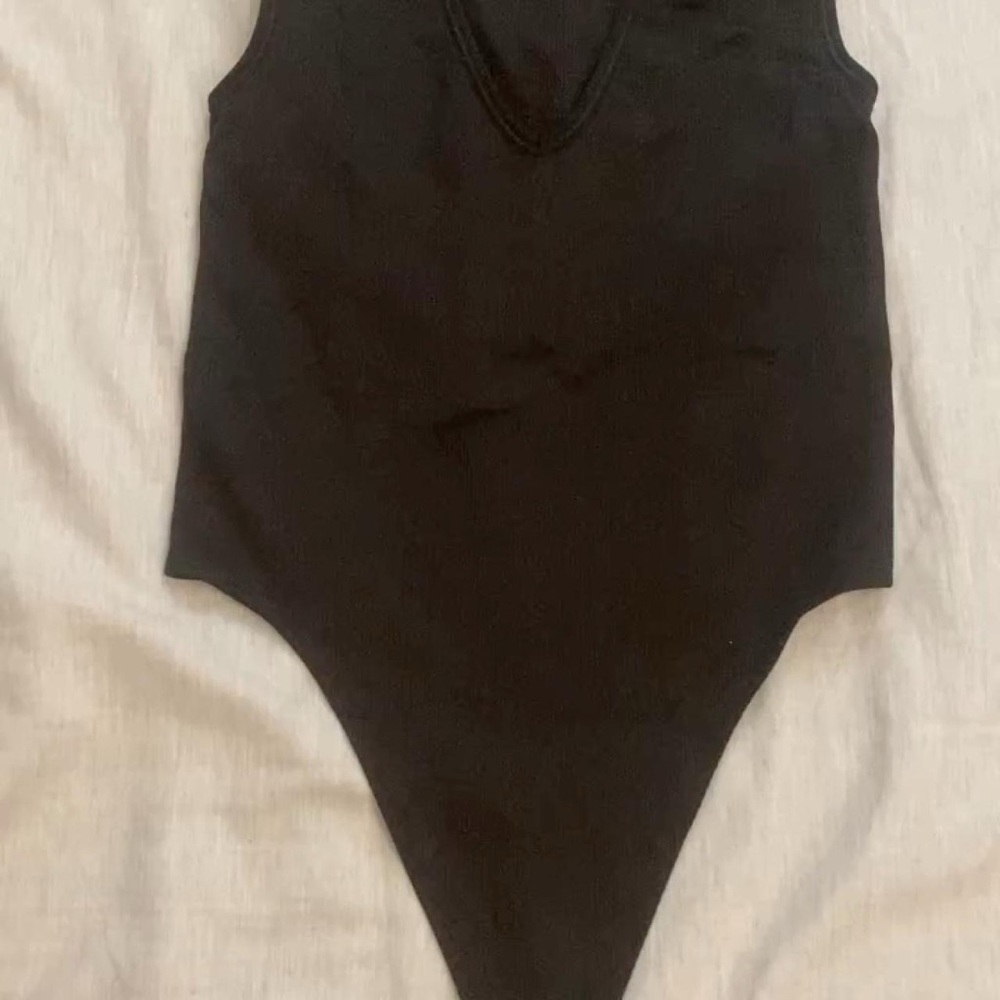 Athleta Ribbed V-Neck Seamless Bodysuit - Black - Small - Picture 8 of 8